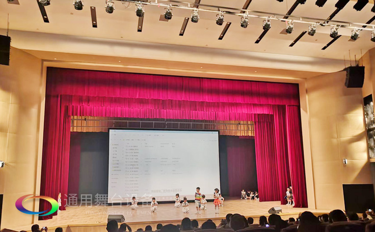 南京某戲劇院對(duì)開阻燃幕布、舞臺(tái)音響、燈光吊桿項(xiàng)目完工及試運(yùn)營