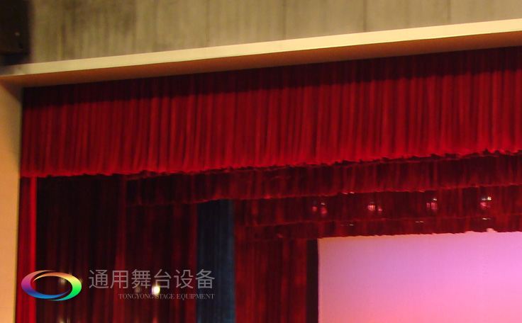 舞臺劇場布置一套完整的舞臺阻燃幕布需要幾層？