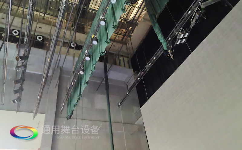 廣西梧州某劇場順利通過項目驗收 項目設(shè)計舞臺機械吊掛系統(tǒng)、幕布、專業(yè)燈光系統(tǒng)等
